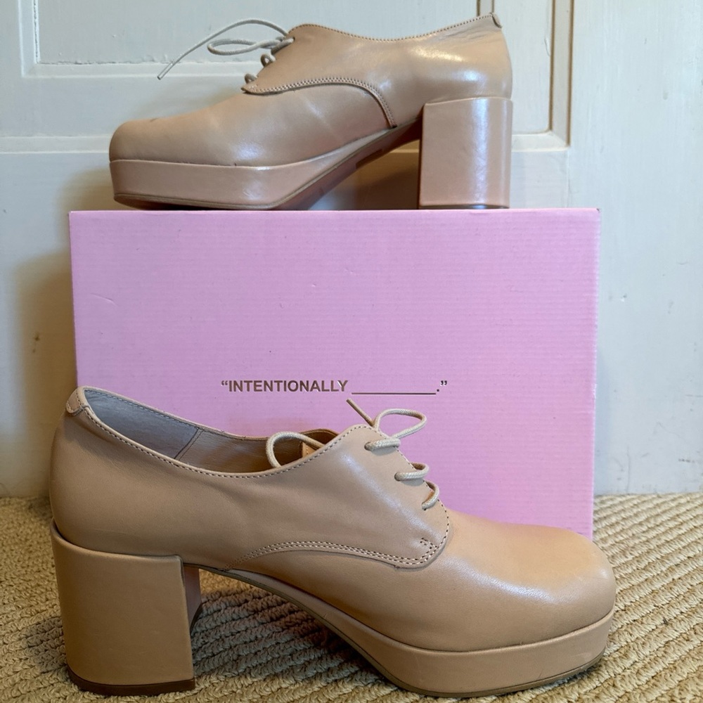 Intentionally blank lace up platform shoes. Style Albany color clay size 40/9